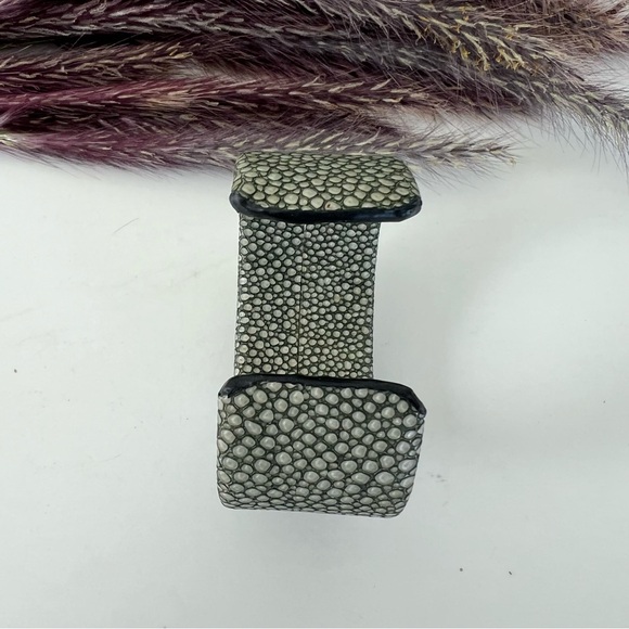 Green Gray Sting Ray Leather w Baroque Pearls Rhinestone Boho Cuff Bracelet NWT - Picture 6 of 11